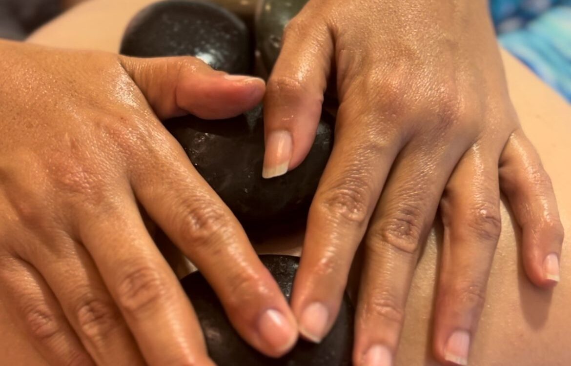Masaje de Piedras Calientes